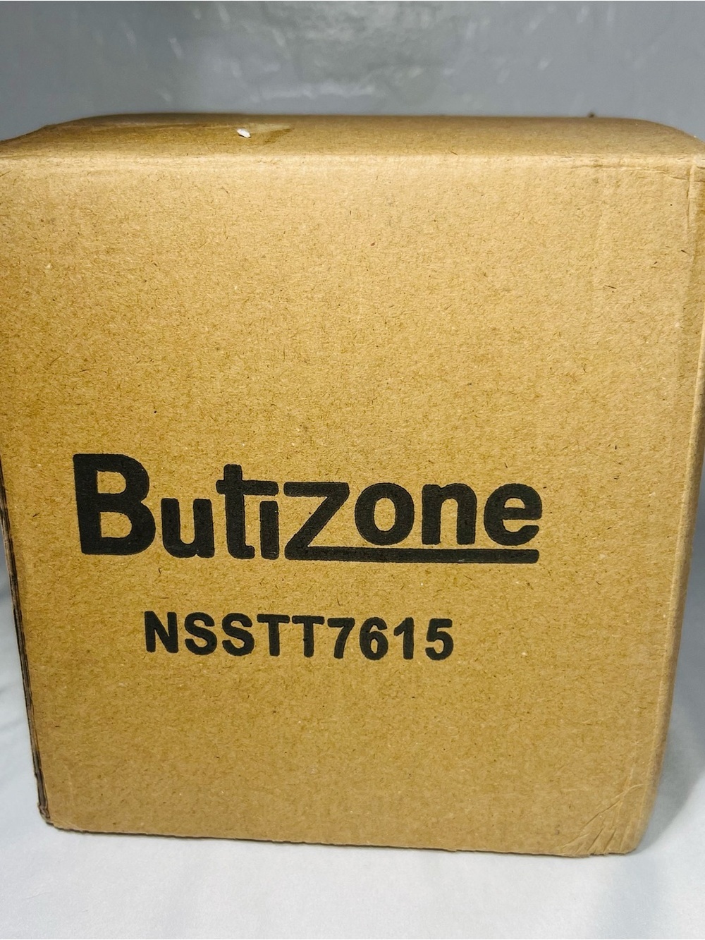 ButiZone Clear Non-Slip Stair Tread Tape Kit w/ Roller & Scraper | New Open Box - Picture 7 of 7